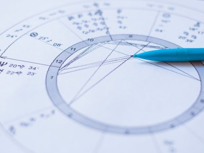 Une maison vide dans le thème astral : que faut-il en penser ?